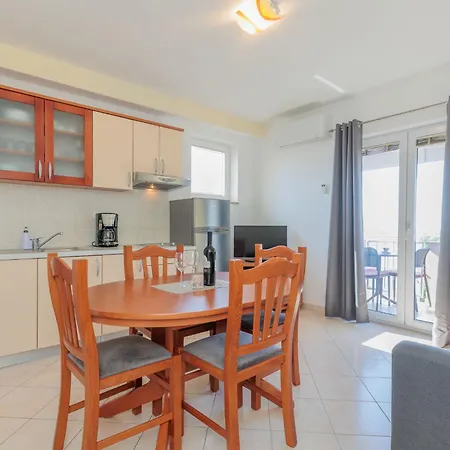 Apartamento Irena-2 By Interhome